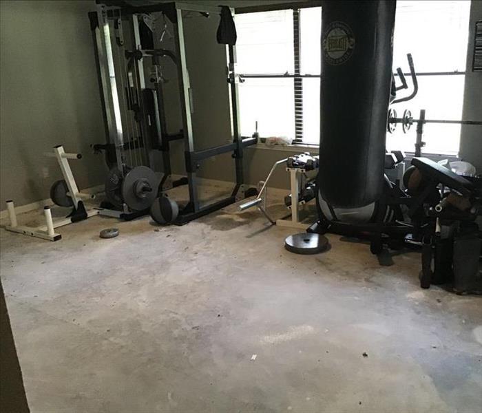 gym room with wet walls